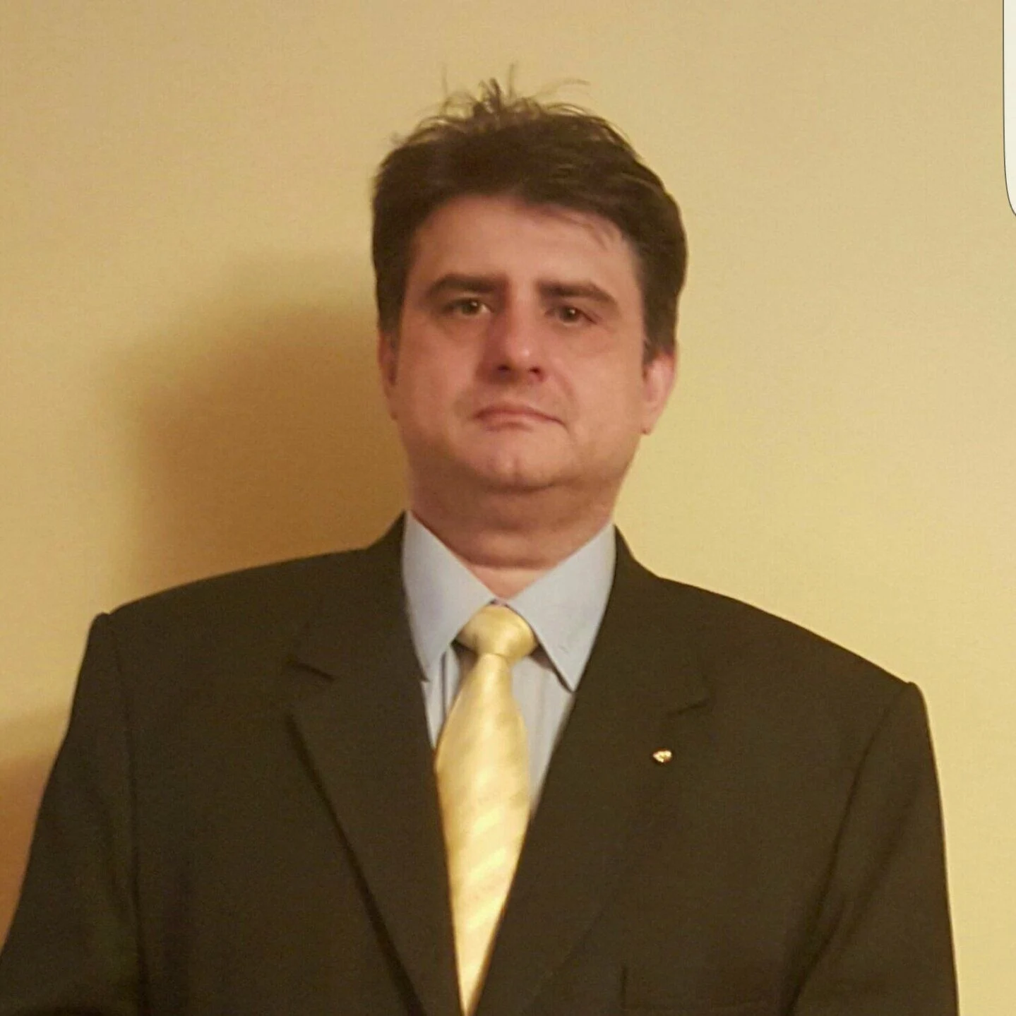 Bărbatul care a încercat să lovească poarta Ambasadei Rusiei din București nu era sub influența substanțelor psihoactive. Ce ar fi vrut să facă, de fapt