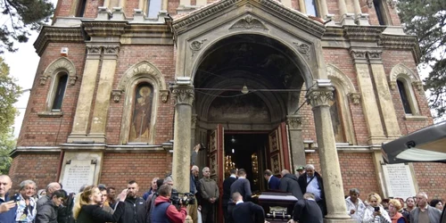 Trupul neinsufletit al fotbalistului Ilie Balaci este depus in biserica FOTO Inquam Photos / Bogdan Danescu
