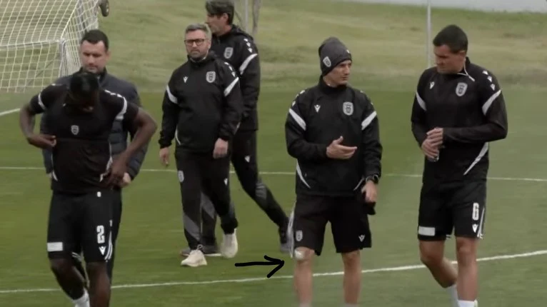 Răzvan Lucescu s-a întors „accidentat” la antrenamentul echipei PAOK Salonic. Gesturi de afecțiune din partea echipei