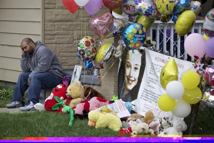 Mesaje de încurajare postate în faţa casei familiei Gineri DeJesus FOTO Reuters