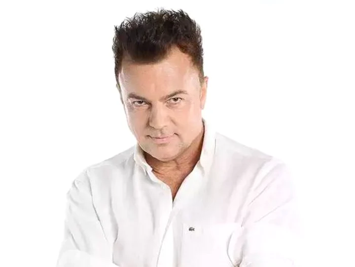 Adrian nu mai are pic de păr pe piept, după ce s-a “defrişat” cu ceară