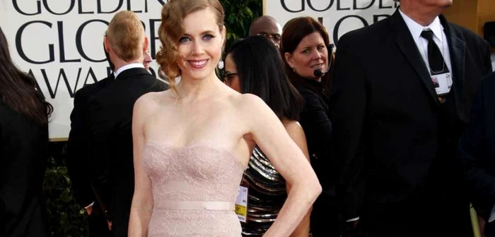 Amy Adams într-o rochie semnată Marchesa FOTO Reuters