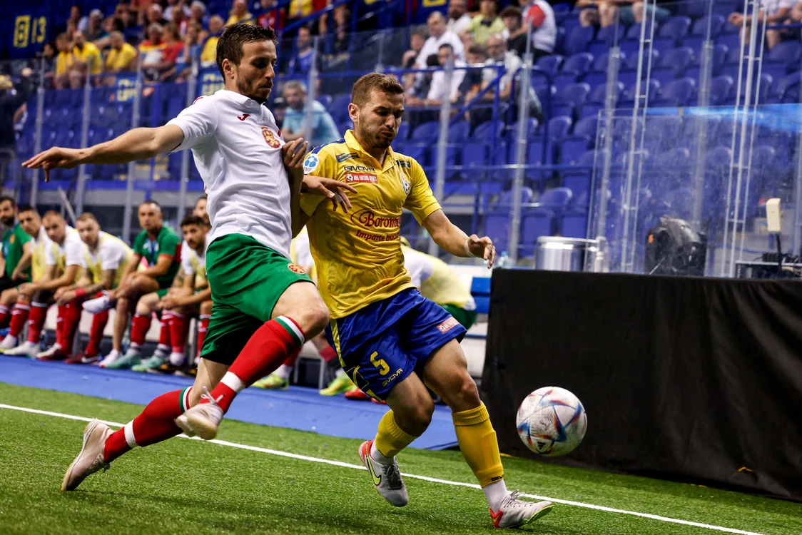 Naționala de minifotbal a României într-un meci cu Bulgaria. FOTO: www.frminifotbal.ro