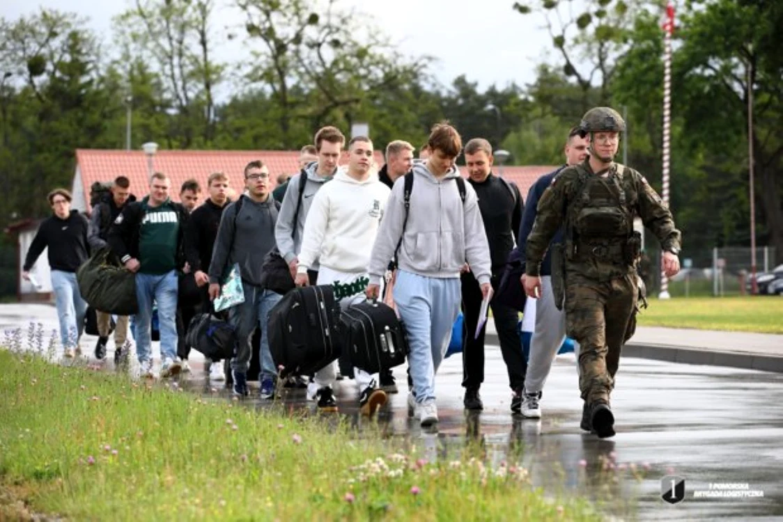 Polonia a reuşit să atragă 10.000 de tineri cu programul "Vacanţă cu Armata". FOTO: Poland MOD/X 