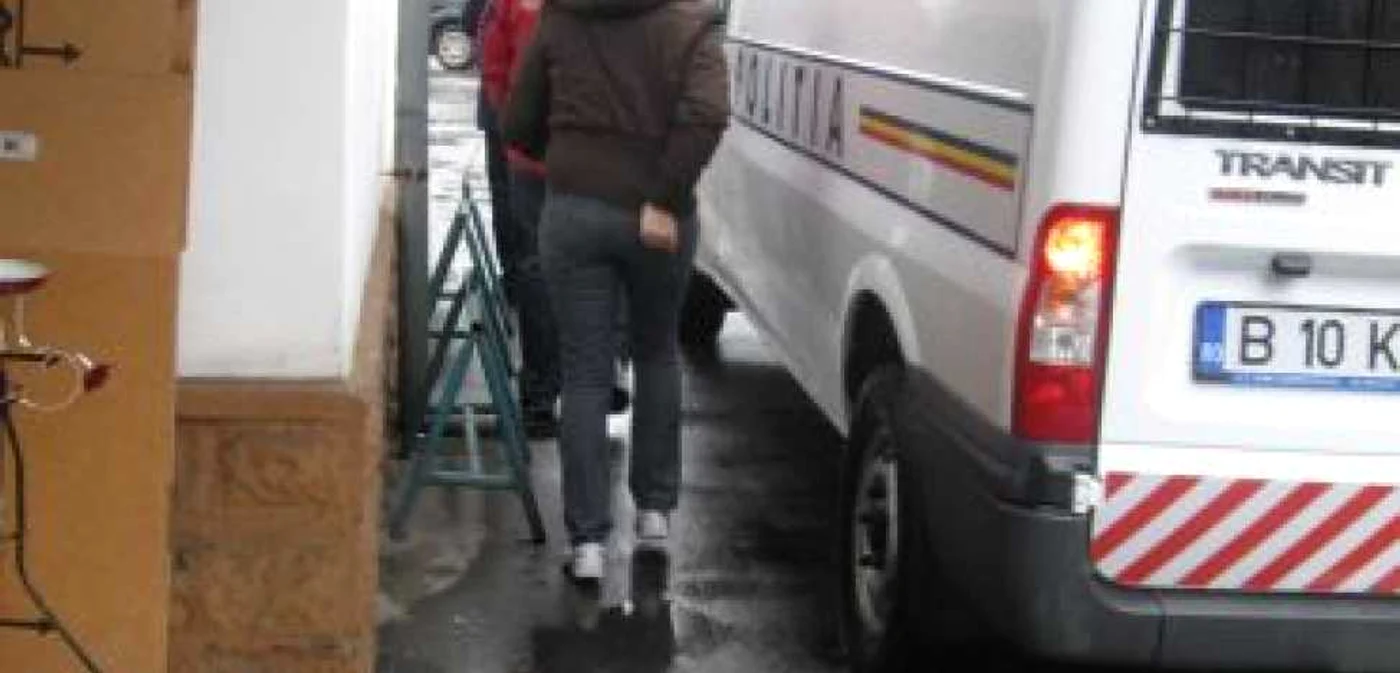 Târgu-Jiu: Cei doi au fost prezentaţi Parchetului de pe lângă Judecătoria Târgu-Jiu, cu propunere de arestare preventivă