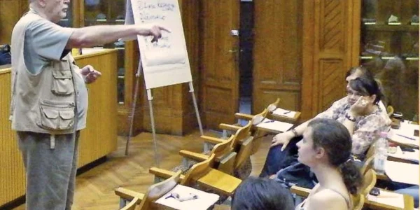 Mircea Albulescu i-a provocat pe studenţi să-i pună întrebări   