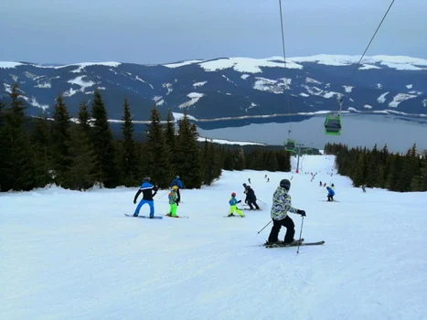 Domeniul schiabil Vidra Transalpina Voineasa din judeţul Vâlcea Foto Domeniul schiabil Transalpina Voineasa