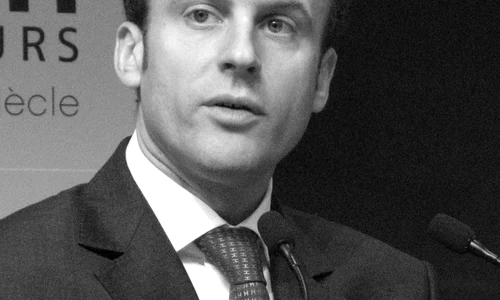 Macron şi obsesia centrului jpeg