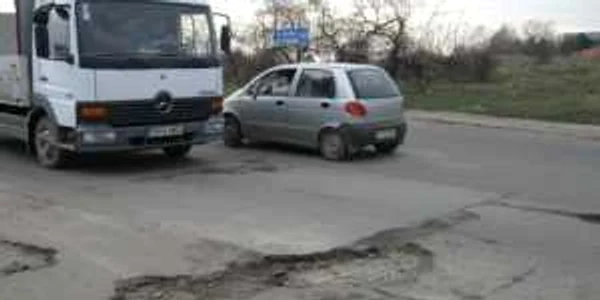Cea mai periculoasă groapă de pe Ecaterina Teodoroiu are mai mult de doi metri