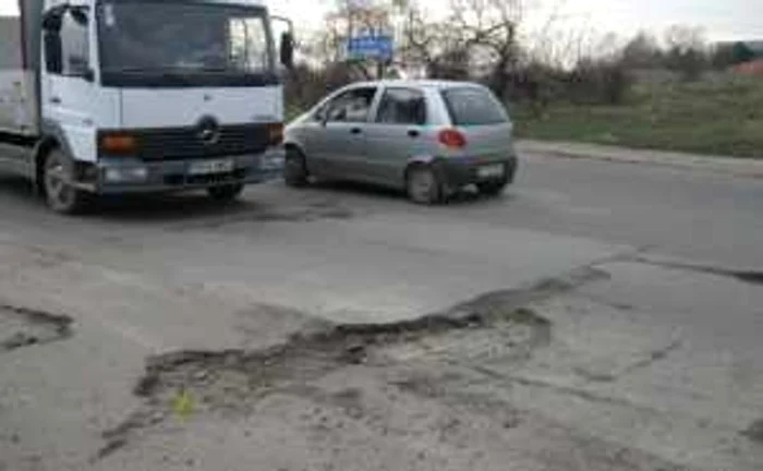 Cea mai periculoasă groapă de pe Ecaterina Teodoroiu are mai mult de doi metri