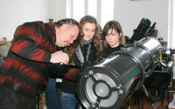 Participanţii la „Noaptea Cercetătorilor” vor avea ocazia să afle din tainele ştijnţei FOTO Adevărul