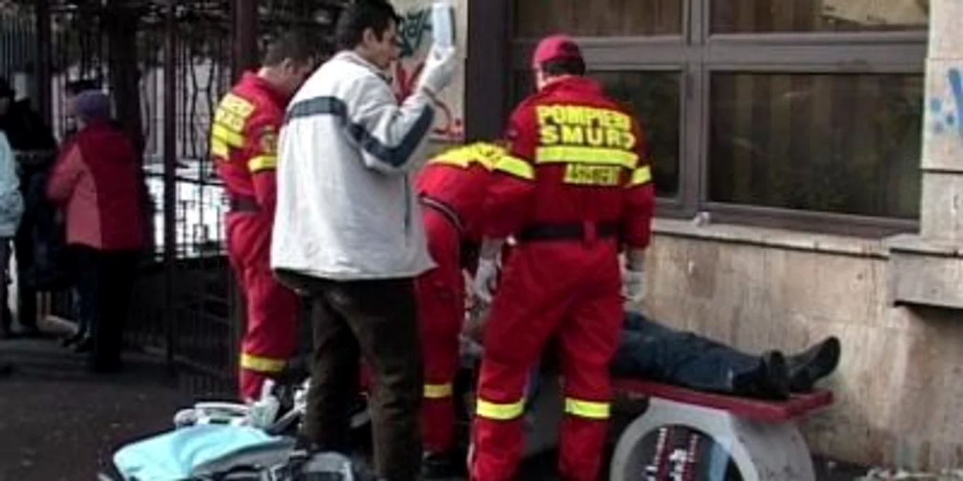 
    I s-a acordat primul ajutor muncitorului de la ”Apele Române” (foto:Arhivă)  