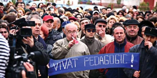 Sindicaliștii din educaţie au ieșit în stradă cerând salarii mai mari 