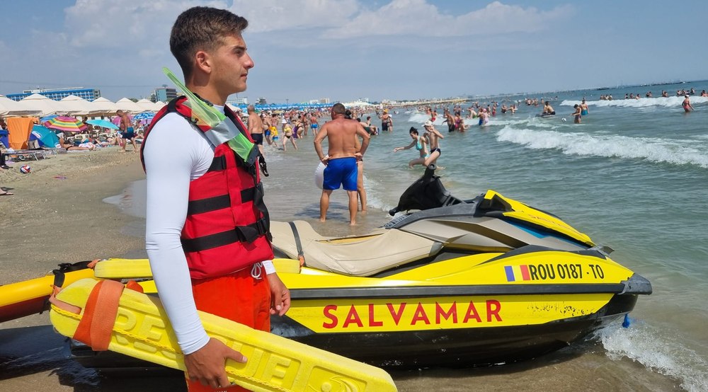 Salvamar: „Am fluierat după un bărbat care înota departe de mal și a strigat la mine: «Ce fluieri, mă, ești la oi?». Adulții se cred dumnezei“