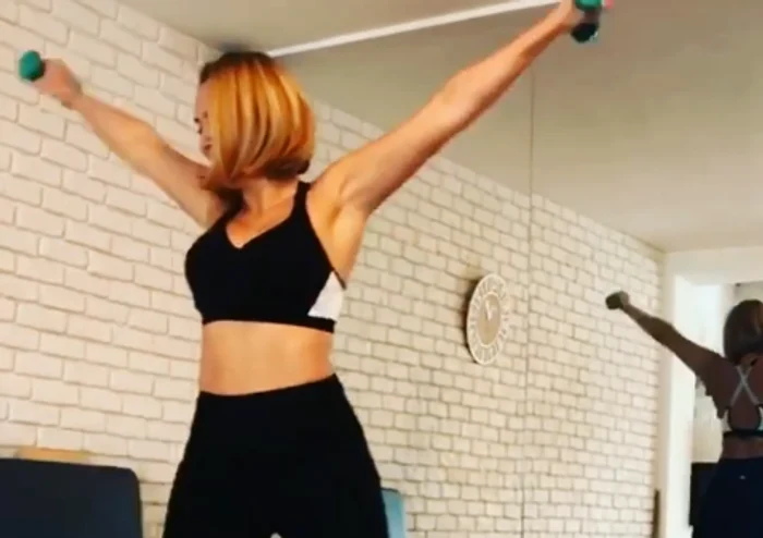 
    Andreea Esca, la o sesiune de pilates în sala de fitnessfoto: captură/Instagram  