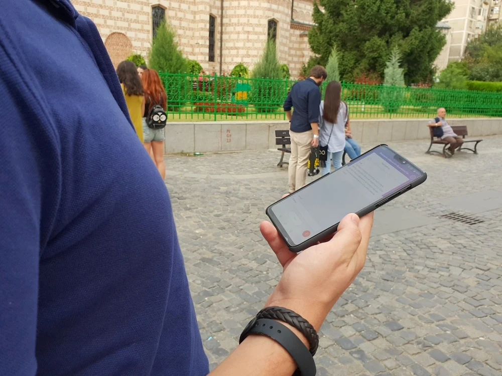Prin intermediul aplicaţiei cetăţenii sesizează primăria în legătură cu problemele din oraş/FOTO ARHIVA