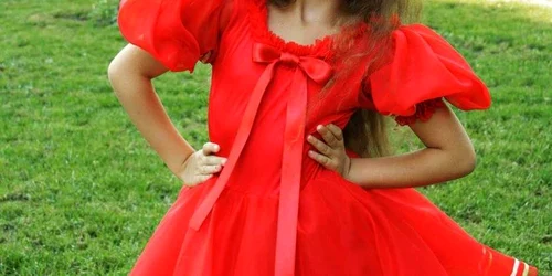 sara buzun miss little world facebook