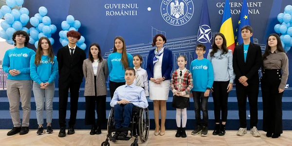 Ședință de guvern susținută de copii, cu ocazia Zilei Internaționale a Drepturilor Copilului FOTO: GOV.RO