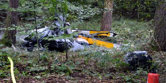Elicopterul s-a prăbuşit duminică după-amiază într-o pădure din Buchen, în apropierea frontierei dintre Hessa şi Bavaria. Foto: Twittwer / Focus online
