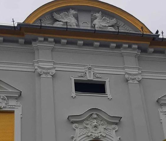 Una dintre clădirile cu simbolistică FOTO Antoniu Martin 
