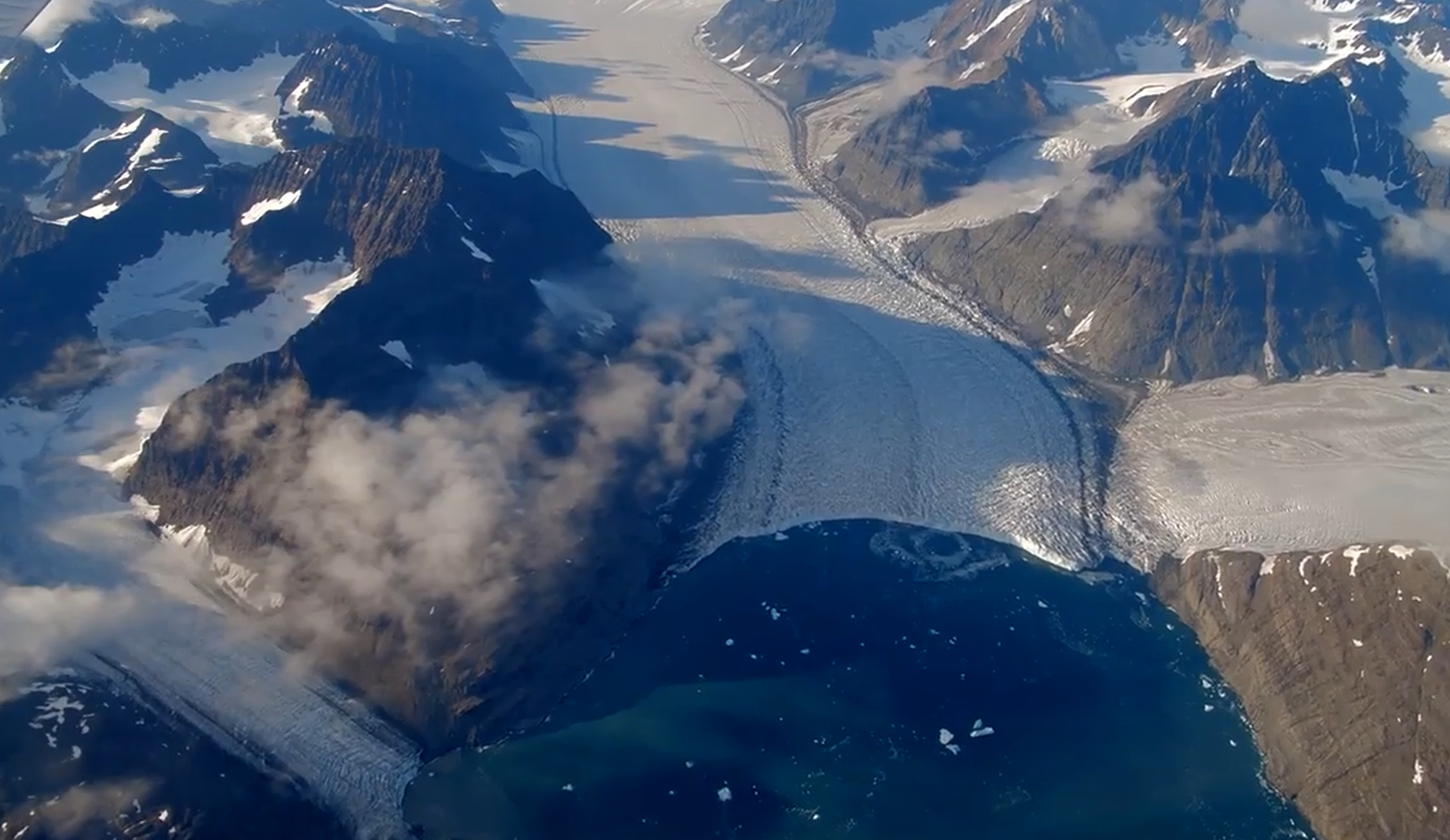 orasul secret sub groenlanda jpg