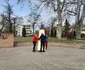 Mihai Donici la statuia lui Brâncuși de la Timișoara FOTO Ștefan Both
