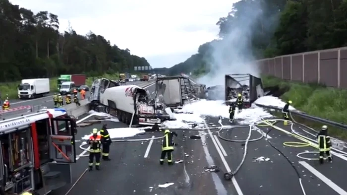 TIR-urile au fost făcute praf în urma accidentului FOTO Captură video