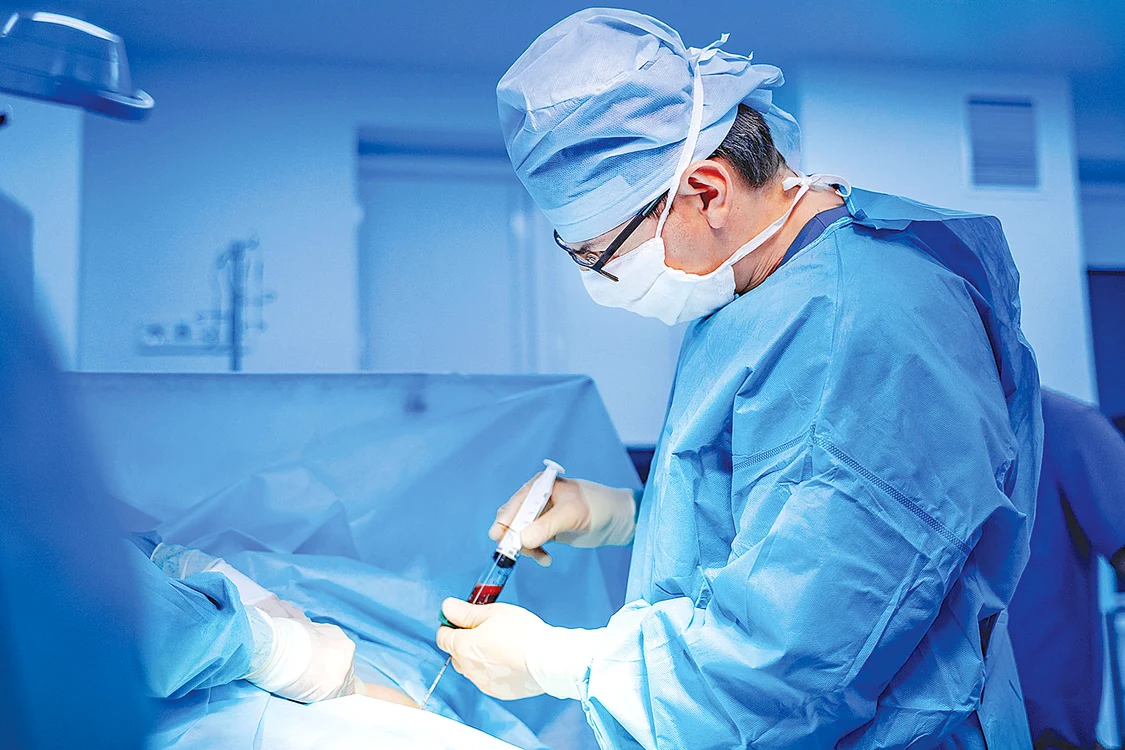Operaţia  de colectare  a celulelor stem  durează 7 ore. FOTO: Shutterstock
