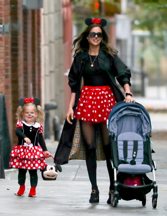 Irina Shayk şi fetiţa sa, Minnie Mouse şi versiunea mini a acesteia
