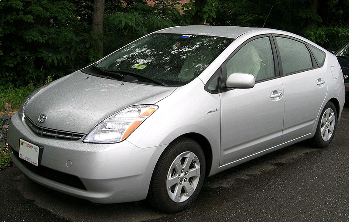 Toyota Prius, primul autovehicul hibrid din lume