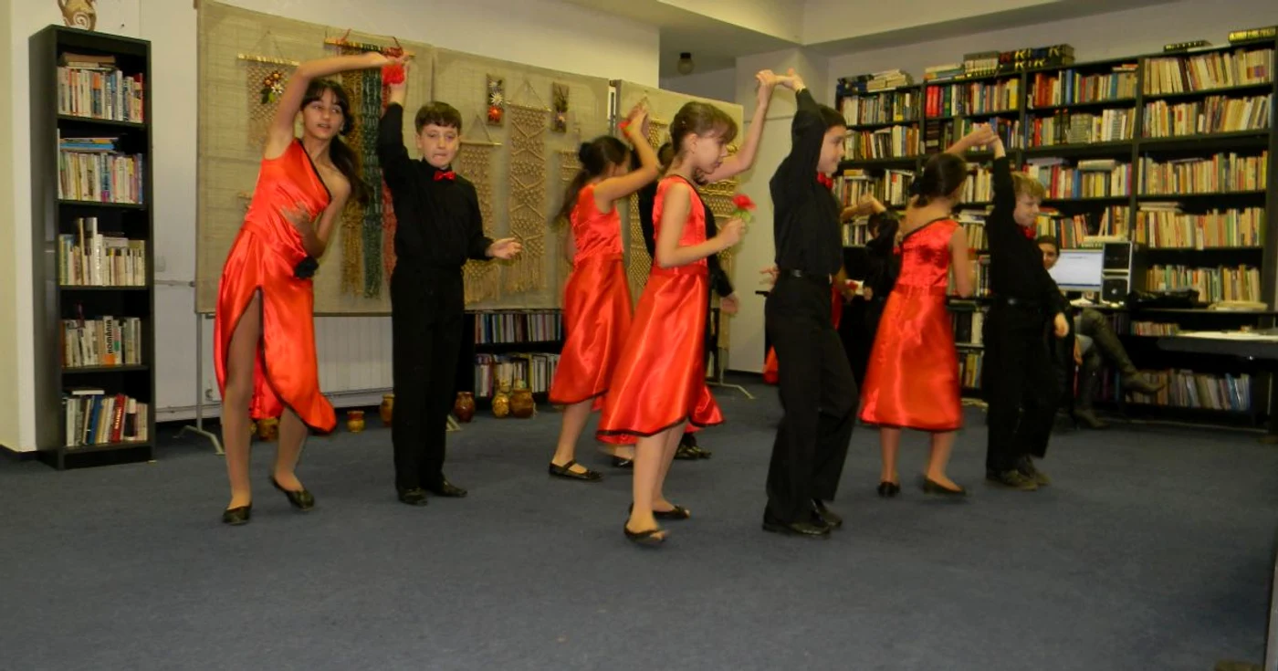 Elevii de la Şcoala nr. 3 au dansat tango