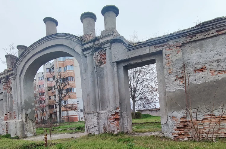 Poarta de han turcesc, din centrul Galațiului FOTO: C. Mazilu