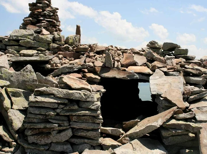 Detaliu dintr-o fortăreață megalitică din Caucaz FOTO wikipedia