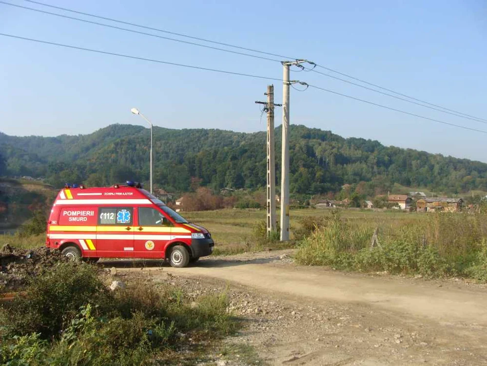 Medicii nu au mai putut decât să constate decesul copilului strivit de un lemn