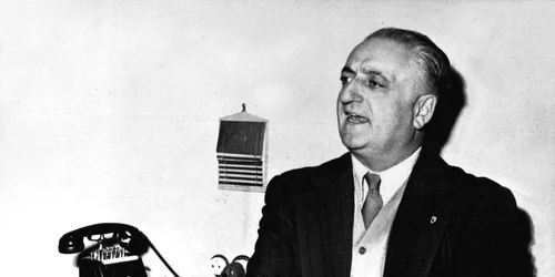 Enzo ferrari in 1956 profimedia 0803305601 jpg