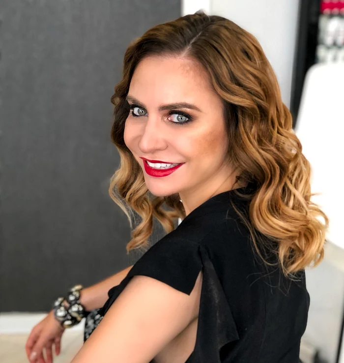 Adina Buzatu ne-a povestit despre viața ei în izolare