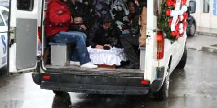 Durere fără margini în familia poliţistului care s-a împuşcat