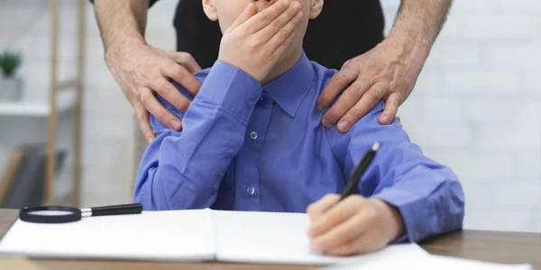 Copil abuz profesor parinte FOTO Shutterstock