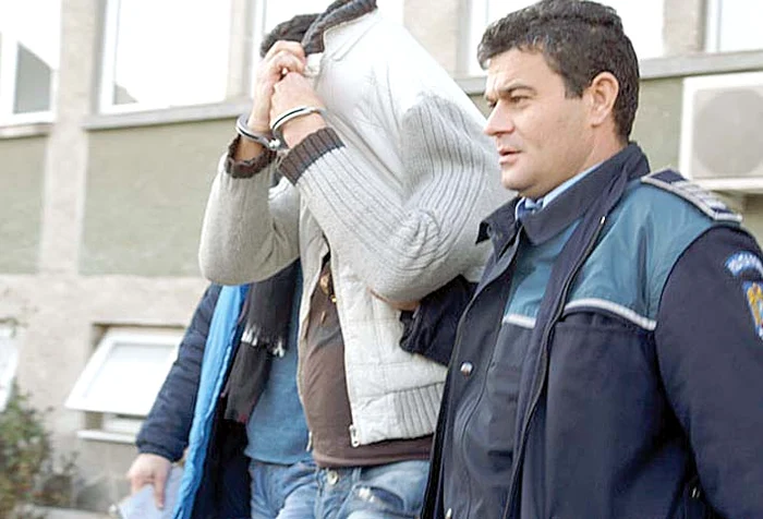 
    Elevul proxenet a fost săltat de poliţişti  