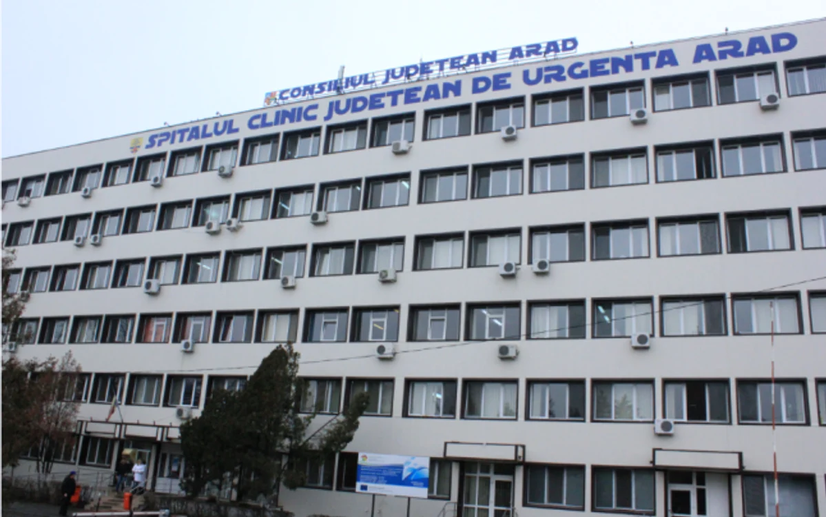Tânărul a fost internat la Spitalul Judeţean Arad FOTO arhivă