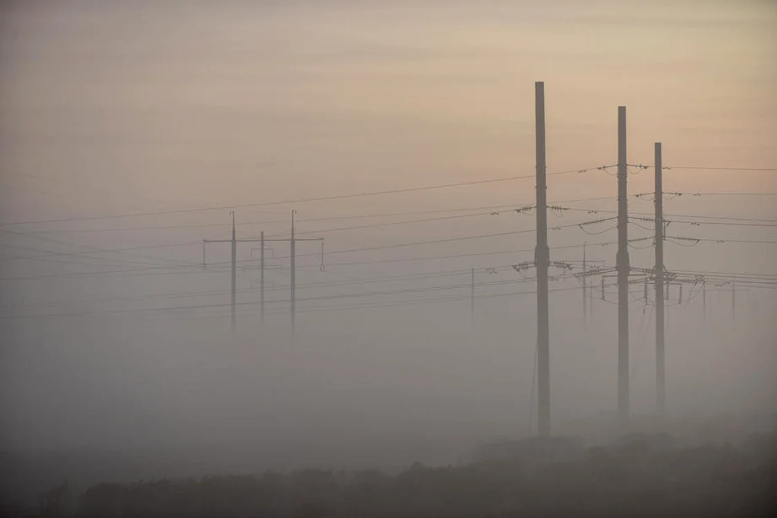 Linii electrice în Ucraina. Foto: EPA-EFE