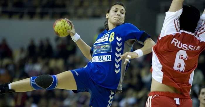 Cristina Neagu (stânga), încă o "extraterestră" care se desparte de Oltchim