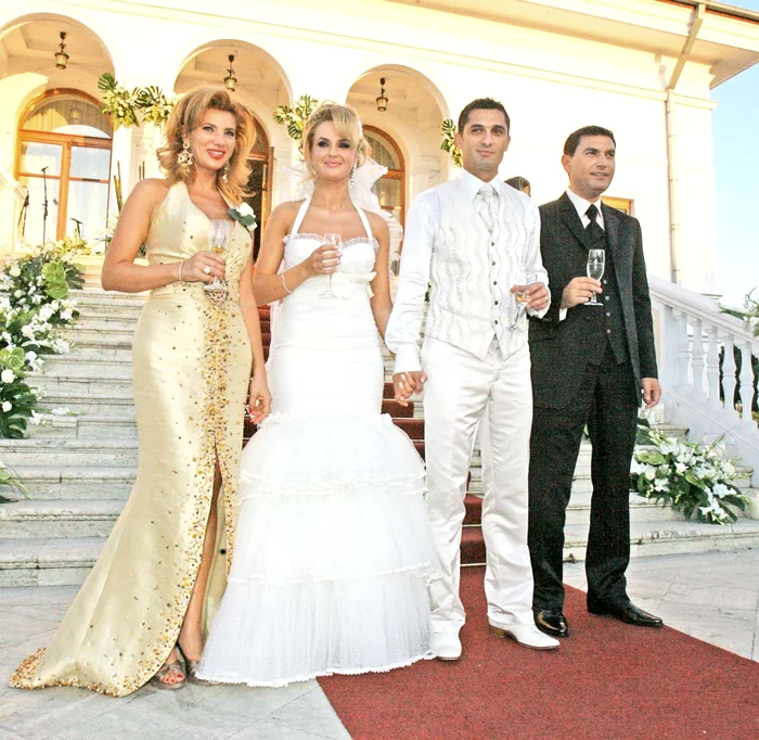 Naşii cuplului sunt Mihaela şi Cristi Borcea