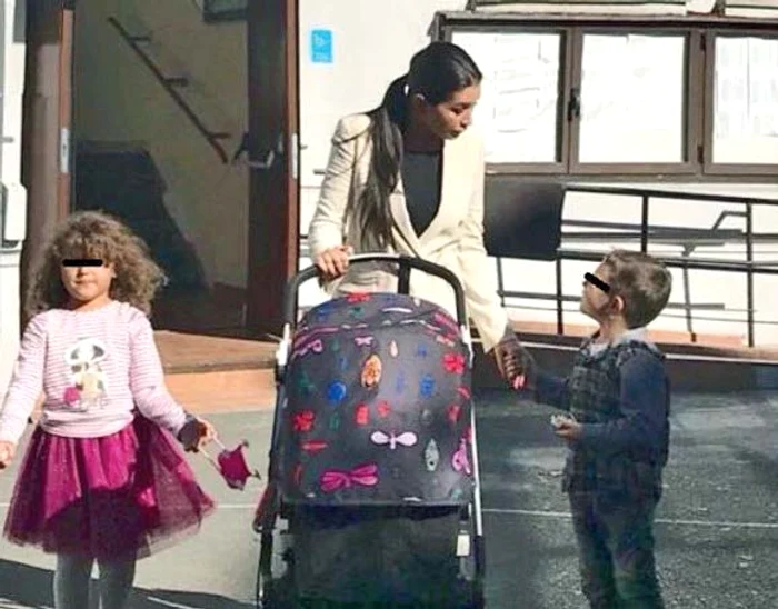 Elena Băsescu a venit la vot împreună cu cei trei copii ai săi