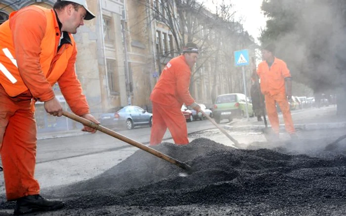 Primăria Capitalei va plăti 411 milioane de lei din bani publici pentru continuarea reabilitării a 112 străzi şi alei aflate în administrarea municipalităţii FOTO Adevărul