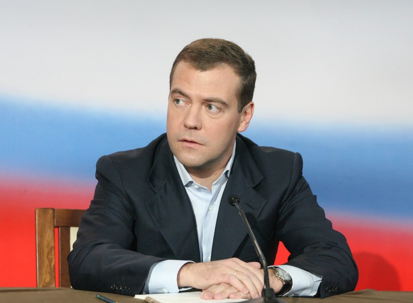 Medvedev continuă războiul declarațiilor, după ce Trump l-a numit „președinte eșuat”. Ce este „mâna moartă” a Rusiei, amintită de fostul lider de la Moscova