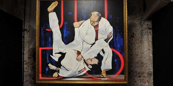 Vladimir Putin prezentat la o expozitie de arta FOTO Arplay Press Service