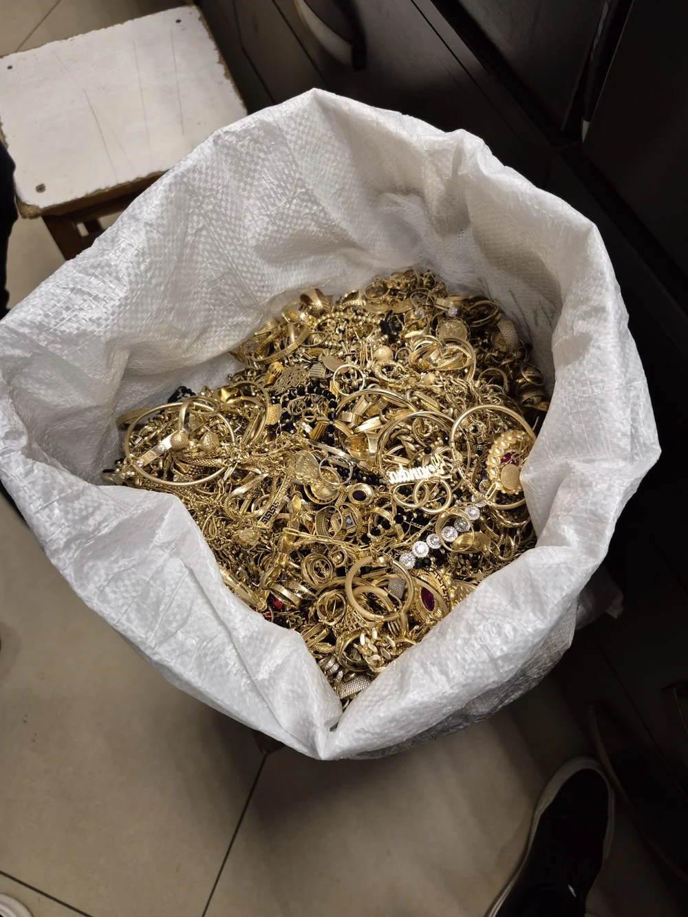 Lovitură ANAF: 22 de kilograme de aur și 69 de milioane de lei confiscate după controale de amploare