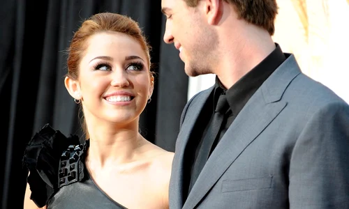 Myley Cyrus si Liam Hemsworth jpeg