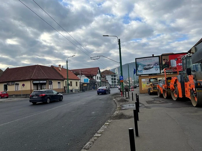 Asfaltări pe strada 13 Decembrie din Brașov FOTO Ioan Buciumar